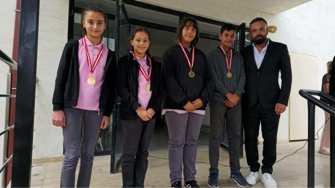 İlköğretim Haftası Şiir Yarışmasında Dereceye Giren Öğrenciler